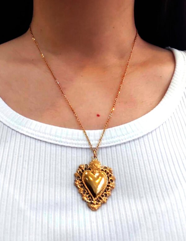 ✨ Collar Sagrado Corazón en Acero Inoxidable con Baño de Oro 18K – Ana María Mexico