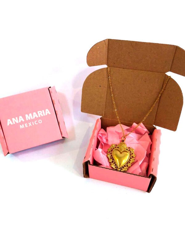 ✨ Collar Sagrado Corazón en Acero Inoxidable con Baño de Oro 18K – Ana María Mexico