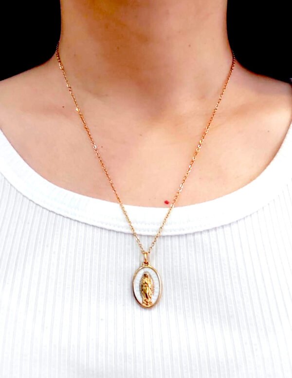 ✨ Collar de la Virgen de Guadalupe en Acero Inoxidable con Baño de Oro de 18K