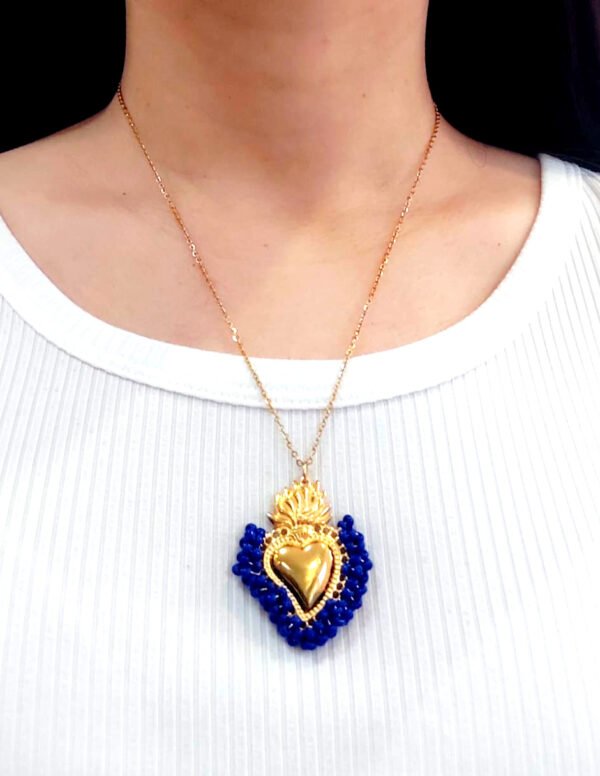 💙 Collar del Sagrado Corazón con Cuentas Azul Rey y Baño de Oro 18K