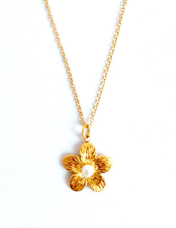 ✨ Collar de Flor con Perla Central y Baño de Oro
