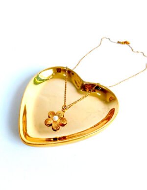 ✨ Collar de Flor con Perla Central y Baño de Oro