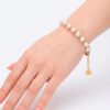 Pulsera de Perlas con Detalles Dorados