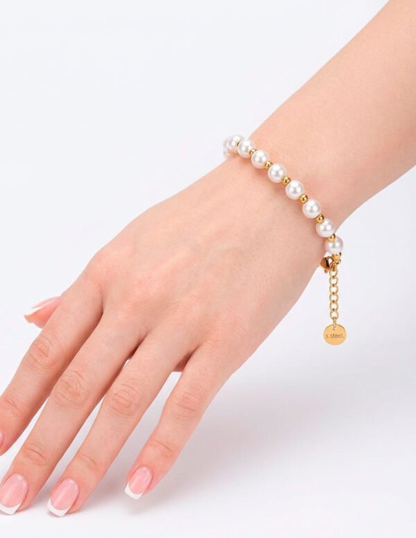 Pulsera de Perlas con Detalles Dorados