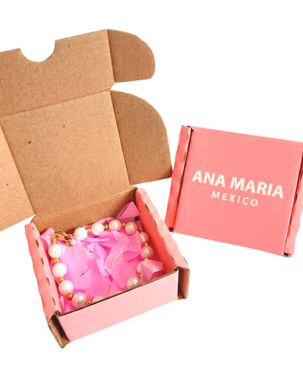 Pulsera de Perlas con Detalles Dorados