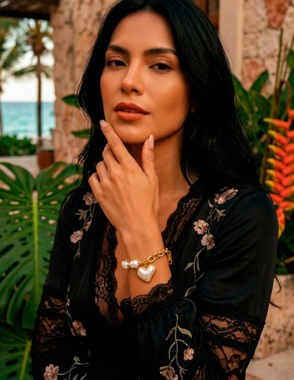 Pulsera de Perlas y Eslabones con Dije de Corazón